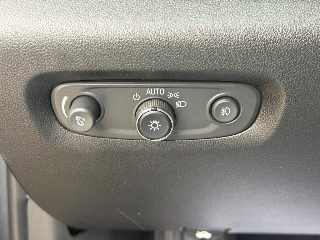 Used 2018 Chevrolet Traverse LT image 25