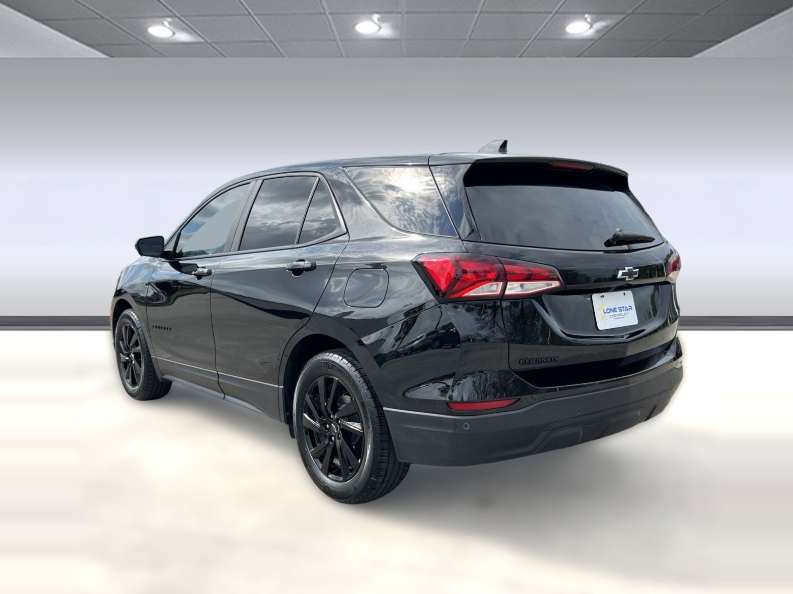 Used 2024 Chevrolet Equinox LS w/ LS Convenience Package FWD image 3
