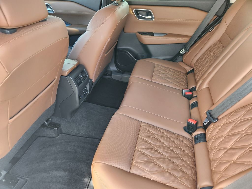 Used 2025 Nissan Rogue Platinum w/ Platinum Premium Package image 28