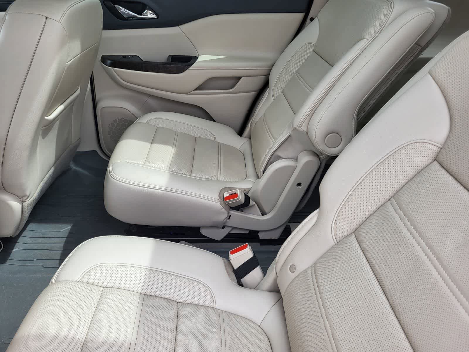 Used 2020 GMC Acadia Denali w/ Technology Package AWD/4WD image 29