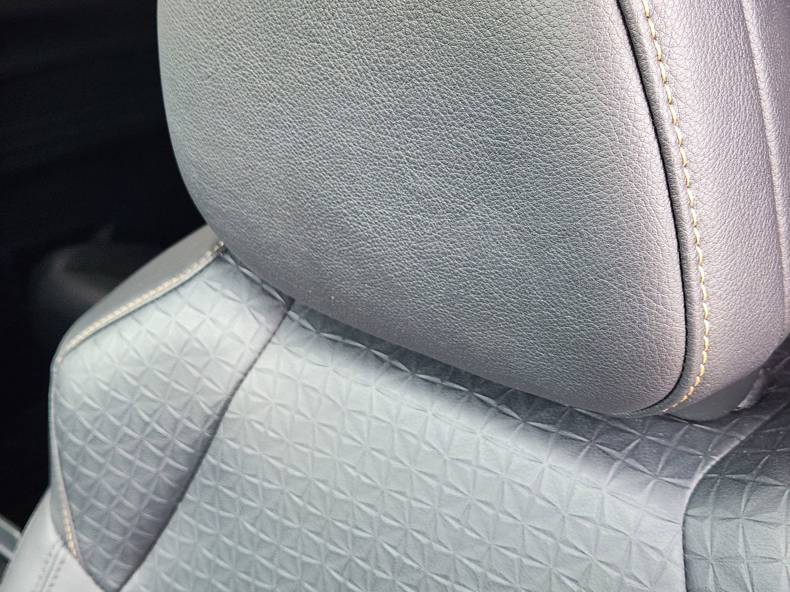 Used 2025 Toyota Sienna XLE Woodland Edition image 18