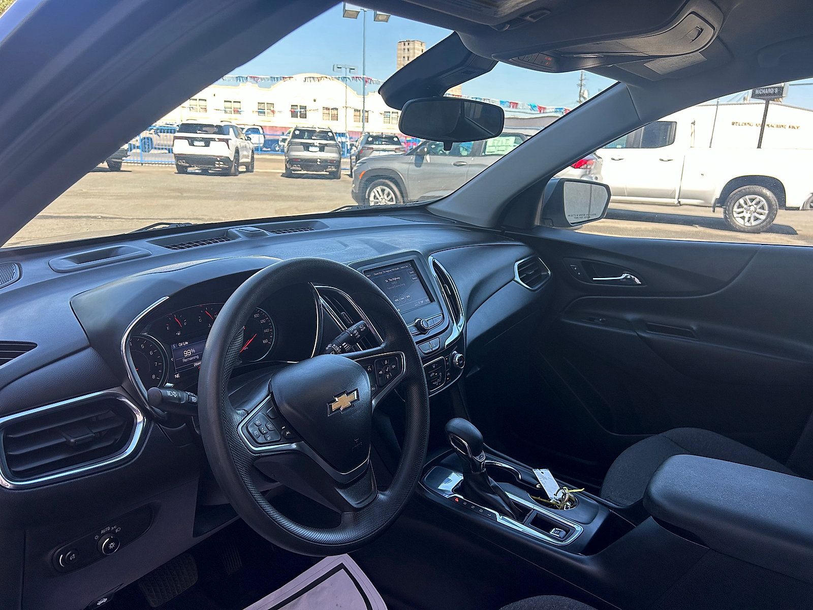 Used 2023 Chevrolet Equinox LT FWD image 9