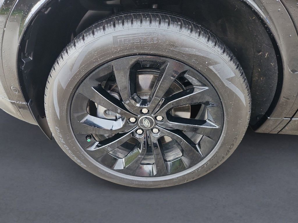 Used 2025 Land Rover Discovery Sport S image 8