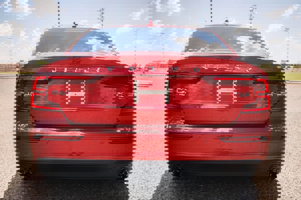 Used 2020 Volvo S60 T6 Momentum image 8