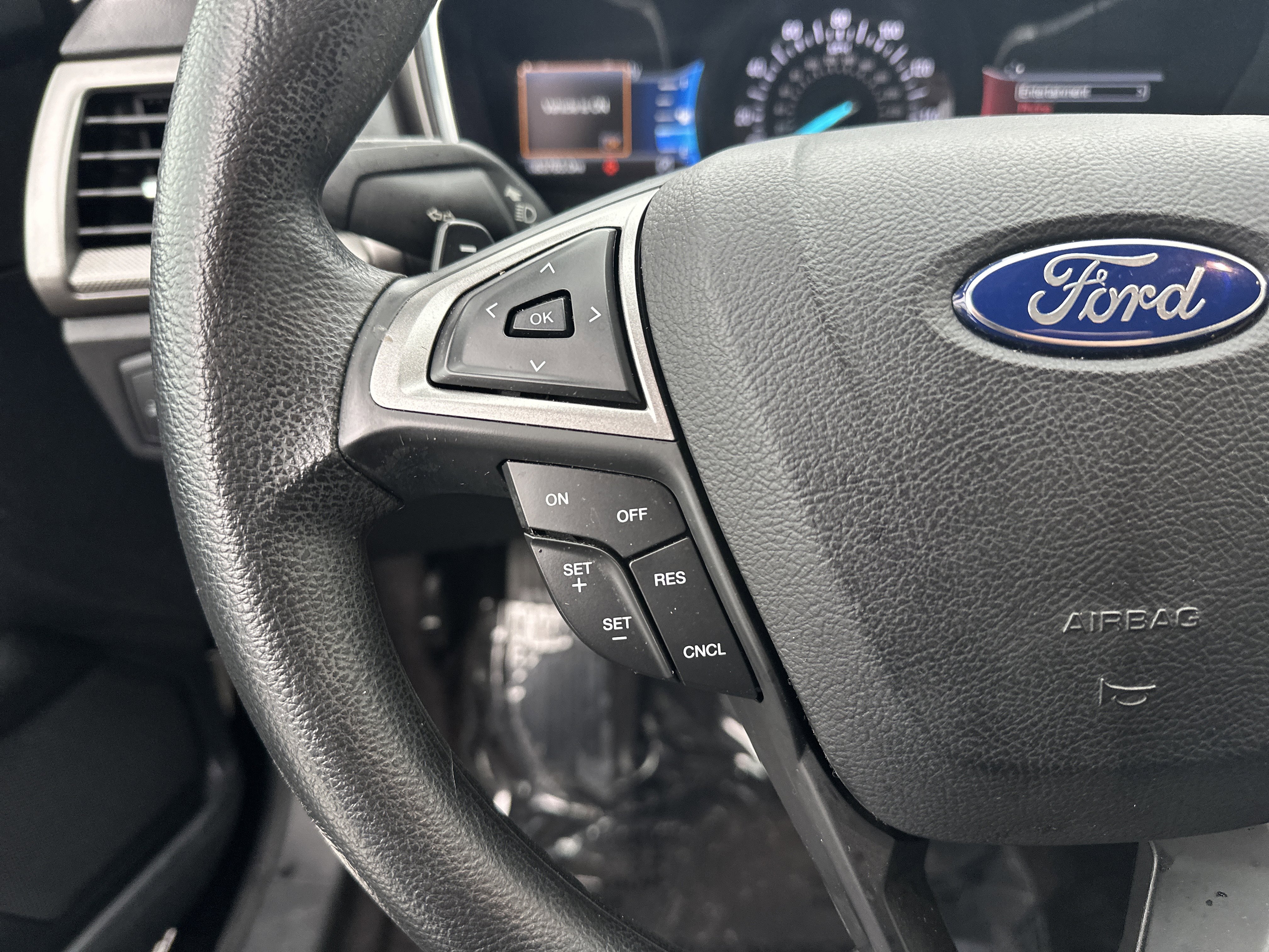 Used 2017 Ford Fusion SE w/ Fusion SE Technology Package image 19