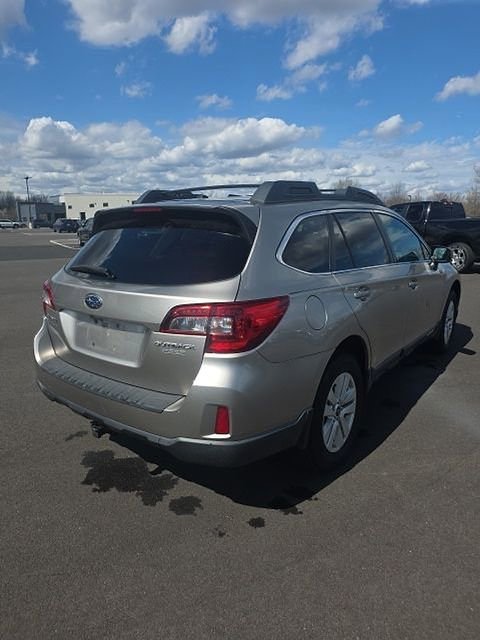 Used 2015 Subaru Outback 2.5i Premium image 3