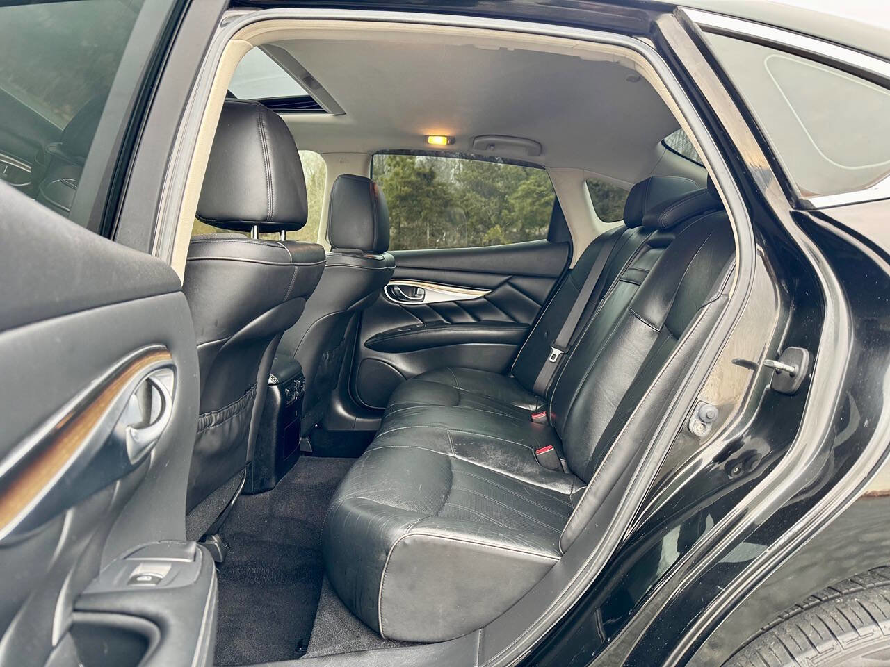 Used 2012 INFINITI M56 x w/ Deluxe Touring Pkg image 23