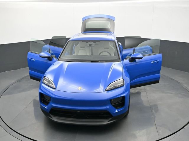 New 2026 Porsche Macan Electric RWD image 32