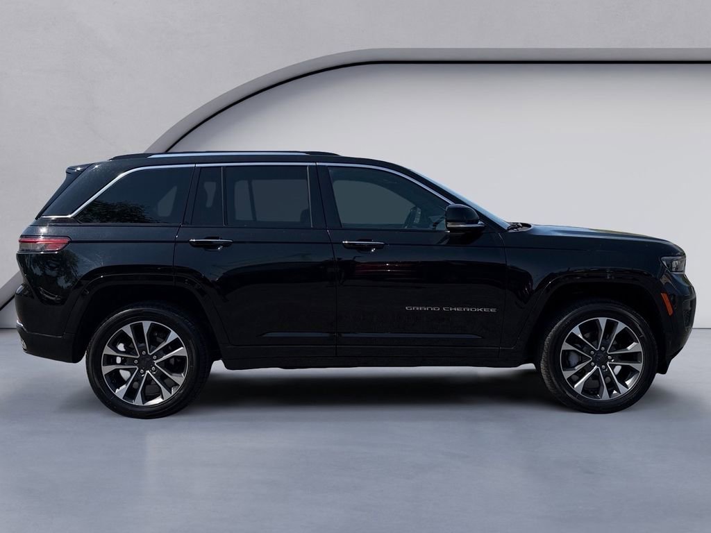 Used 2023 Jeep Grand Cherokee Overland AWD/4WD image 6