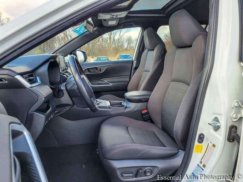 Used 2021 Toyota RAV4 SE w/ Weather & Moonroof Package image 8