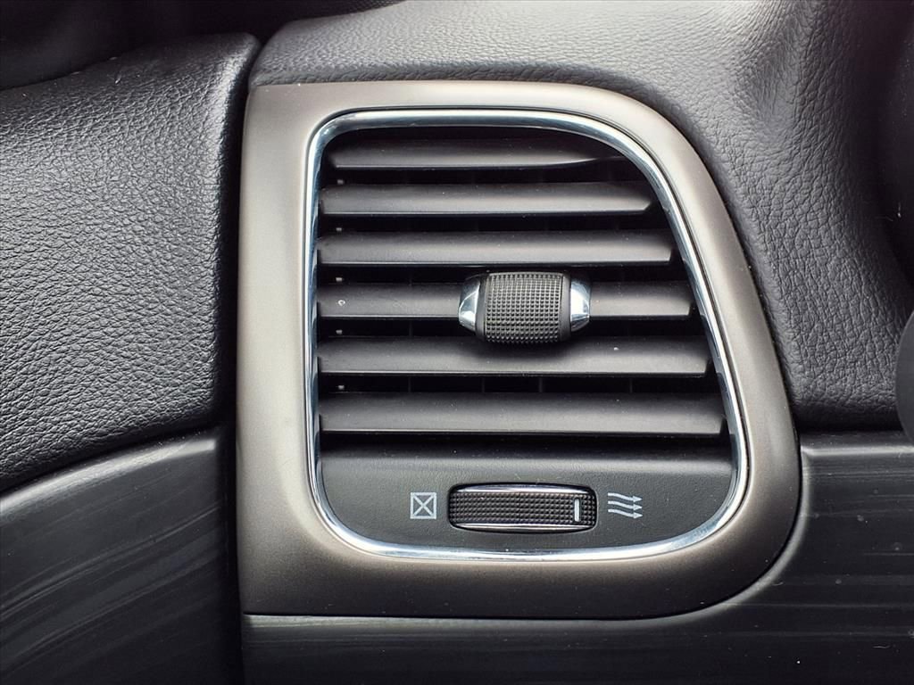 Used 2020 Jeep Grand Cherokee Altitude image 28