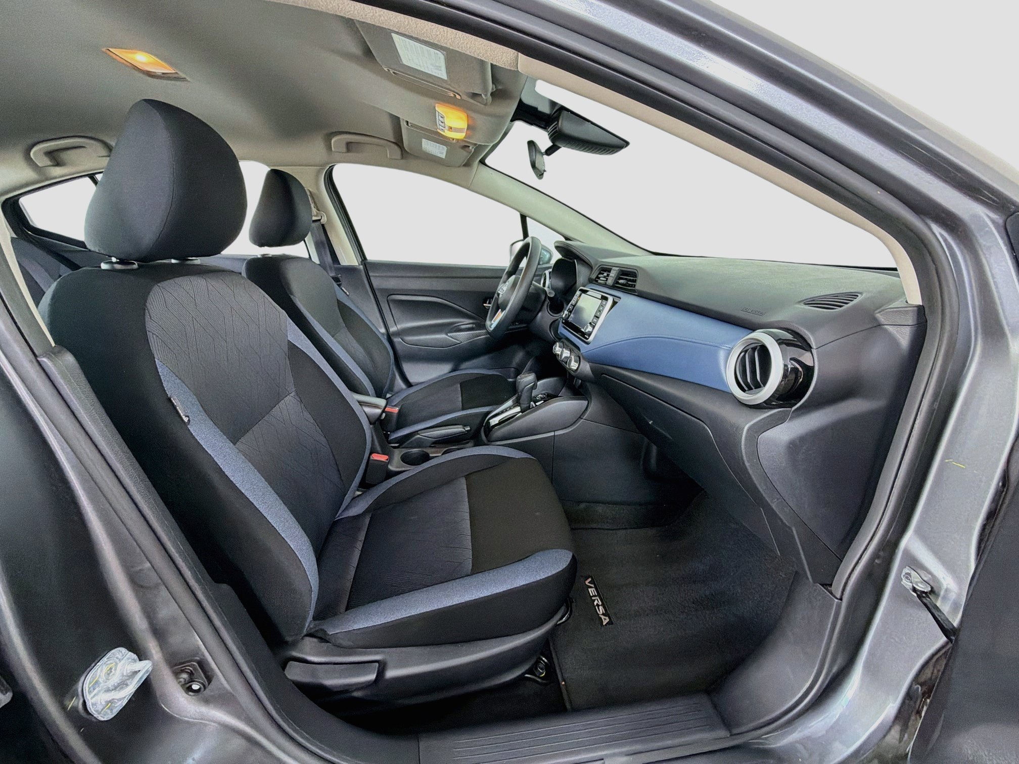 Used 2025 Nissan Versa SV FWD image 29