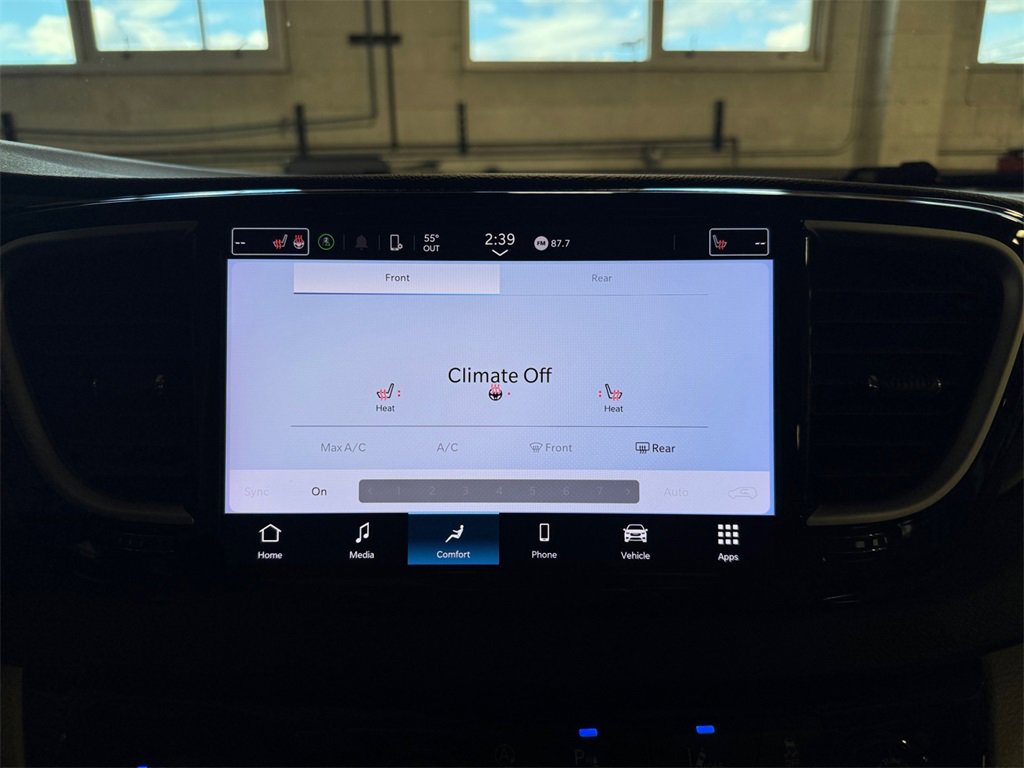 Used 2024 Chrysler Pacifica Touring-L image 30