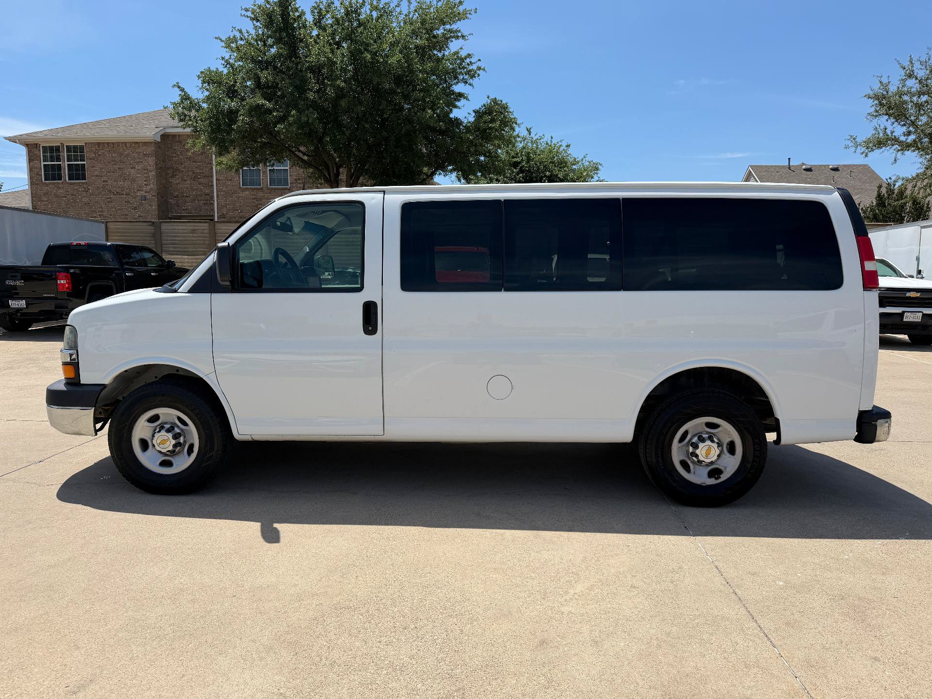 Used 2015 Chevrolet Express 2500 LT RWD image 3