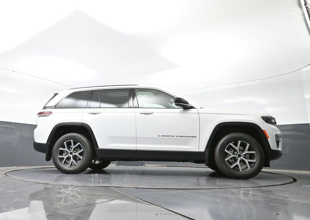 New 2025 Jeep Grand Cherokee Limited w/ Luxury Tech Group II image 35