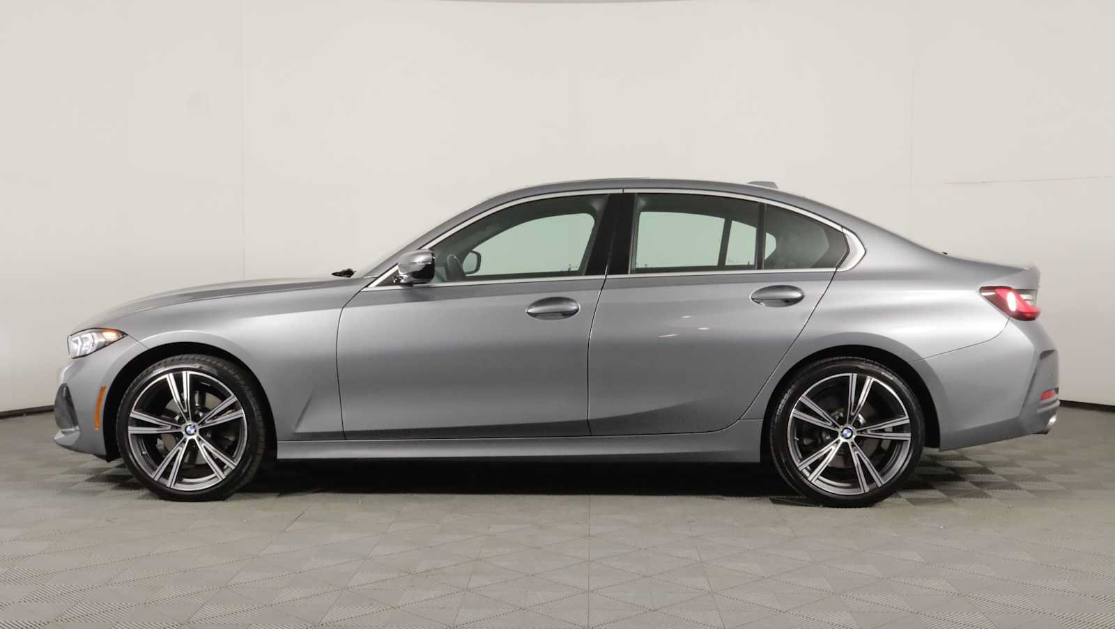 Used 2024 BMW 330i xDrive Sedan w/ Premium Package AWD/4WD image 7