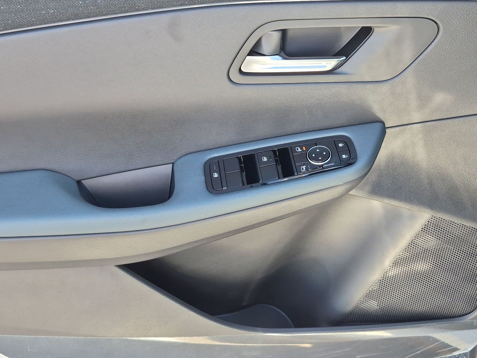 New 2026 Nissan Leaf SV+ w/ Floor Mat Package (SV+) FWD image 13