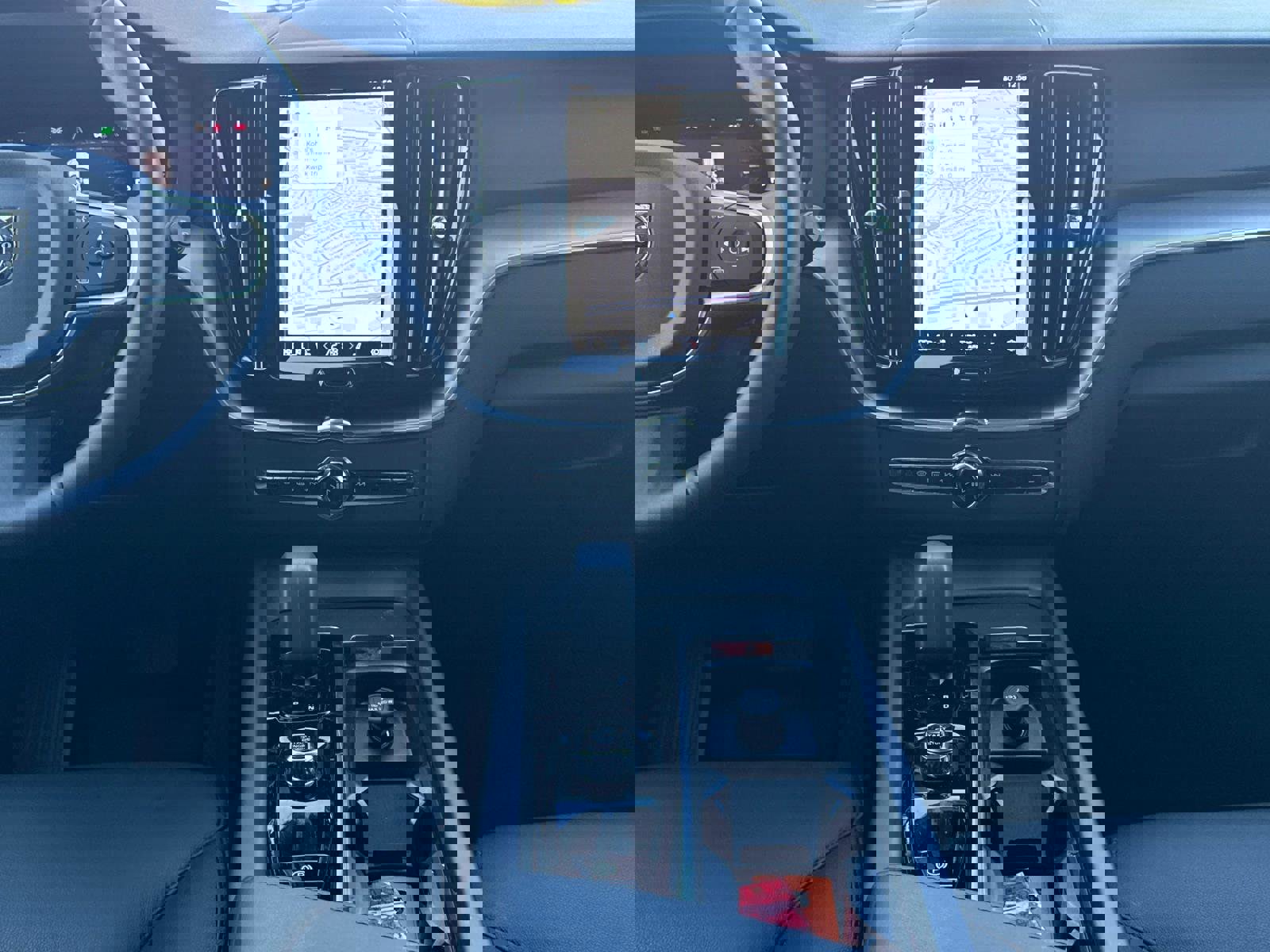 New 2025 Volvo XC60 B5 Core w/ Climate Package image 23