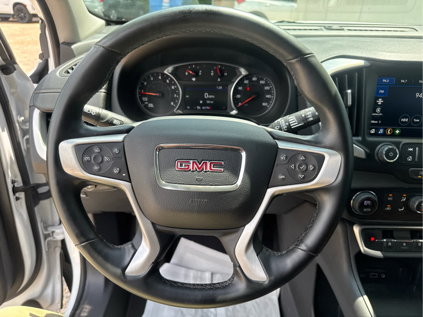 Used 2024 GMC Terrain SLT AWD/4WD image 26