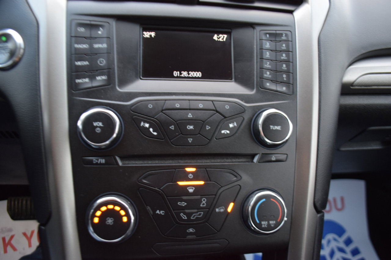 Used 2017 Ford Fusion SE image 15