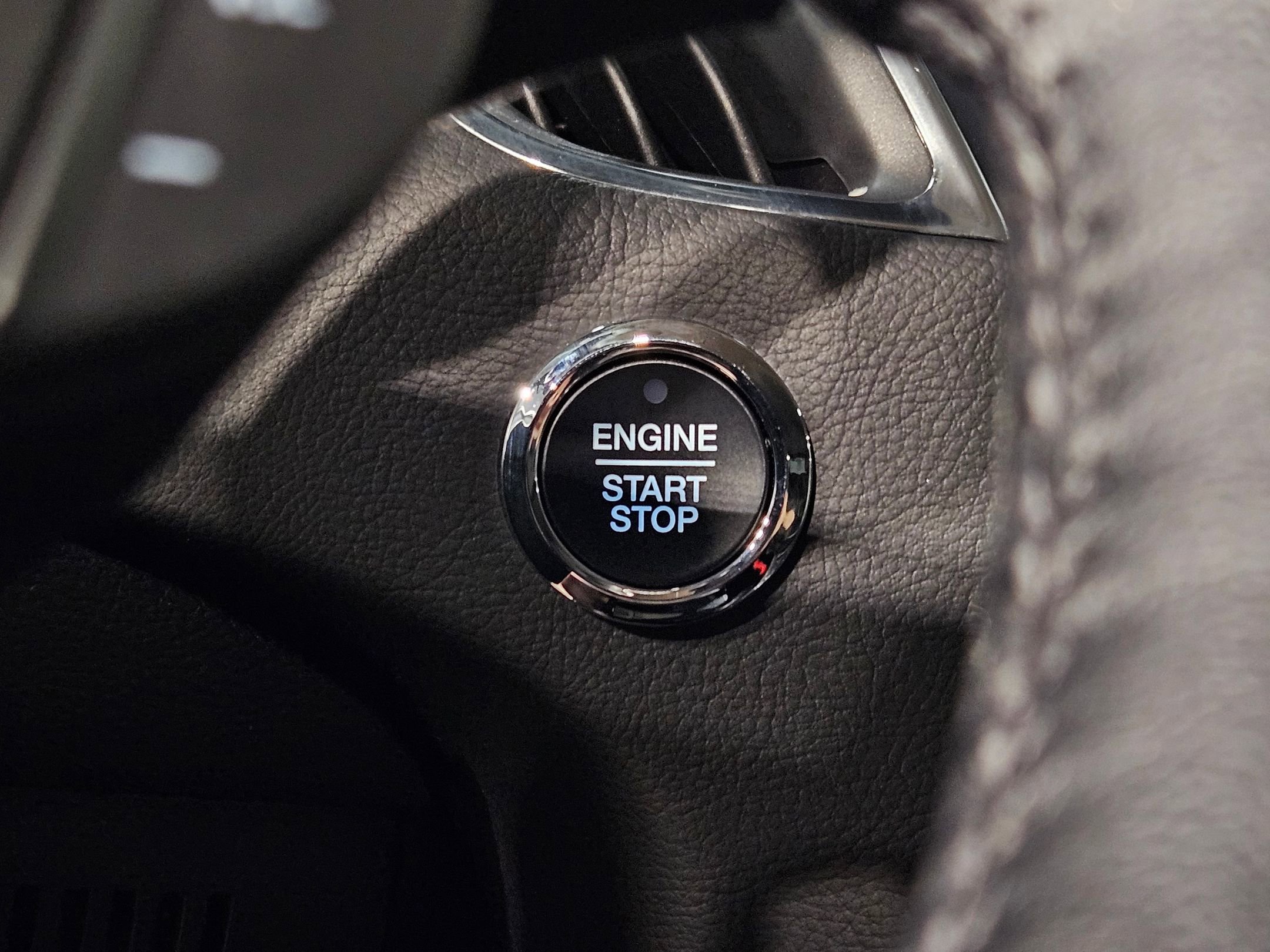 Used 2024 Ford Edge Titanium image 33