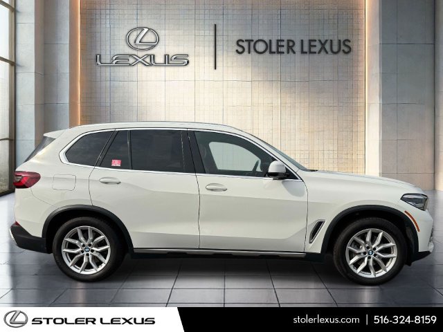 Used 2022 BMW X5 xDrive40i w/ Premium Package AWD/4WD image 4