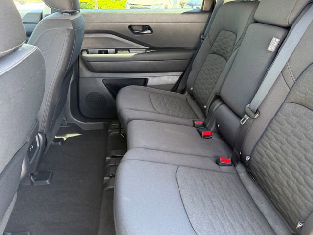Used 2025 Nissan Pathfinder SV image 31