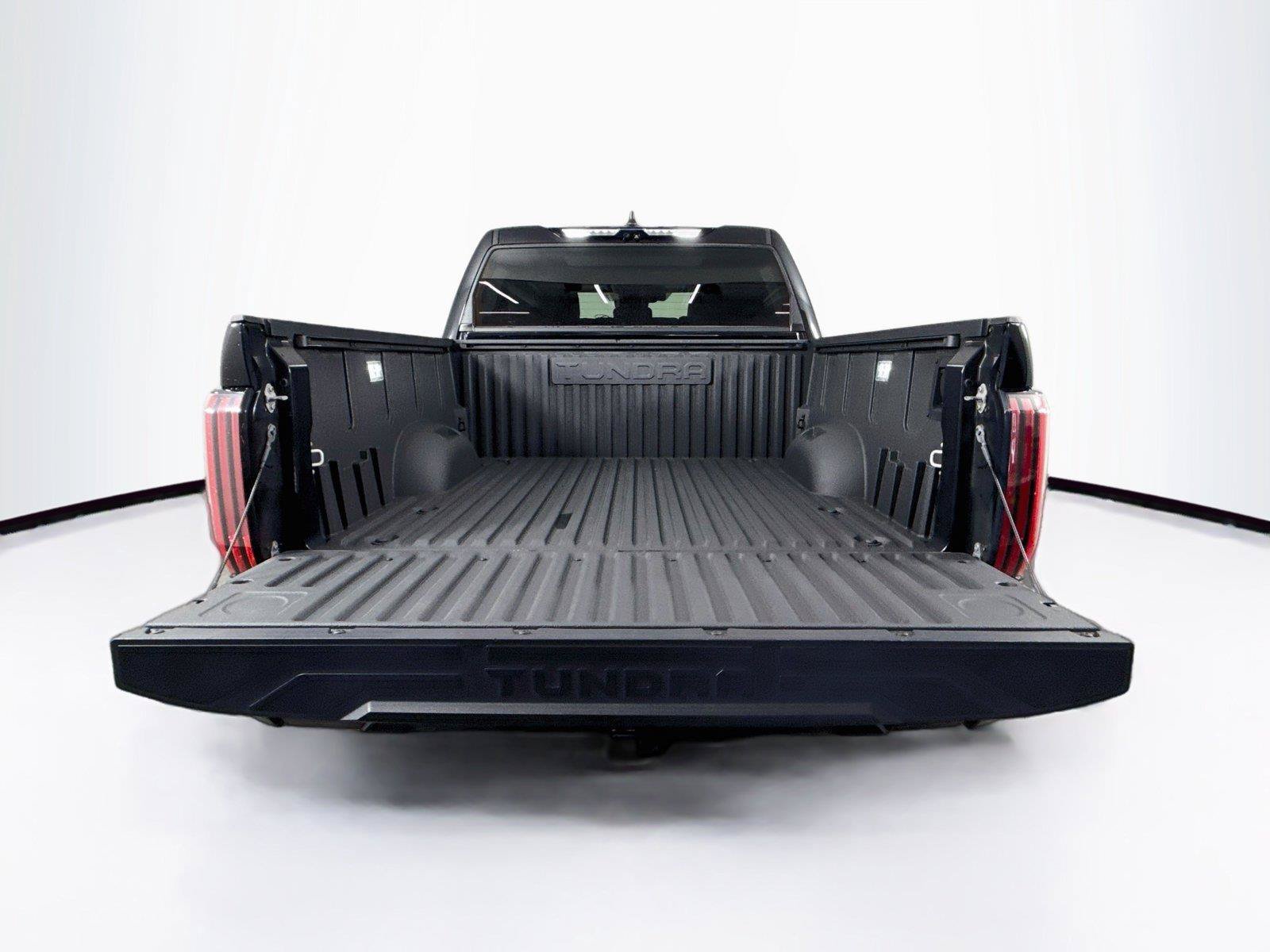 Used 2024 Toyota Tundra Platinum AWD/4WD image 39