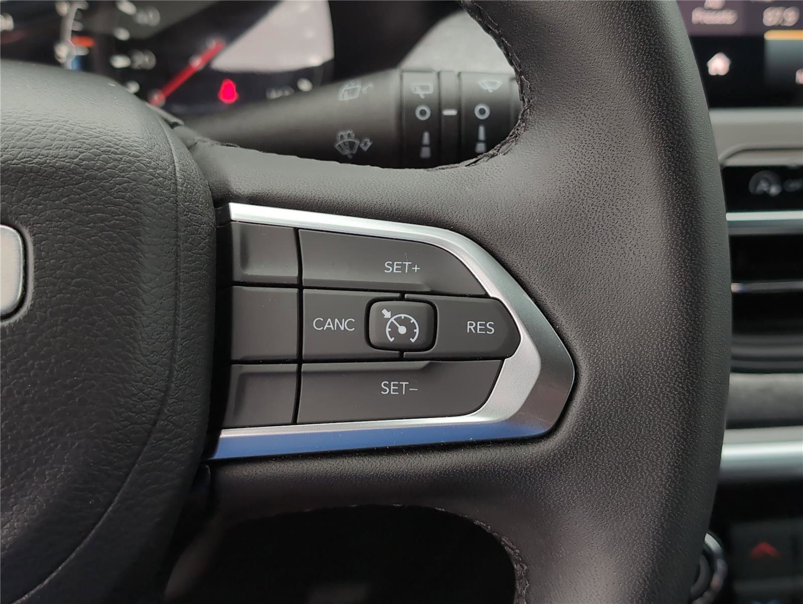 Used 2024 Jeep Compass Latitude AWD/4WD image 22