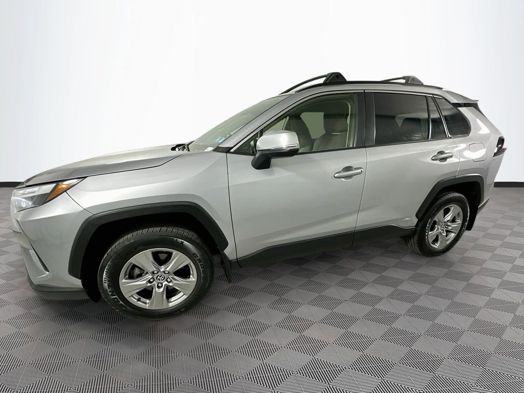 Used 2023 Toyota RAV4 XLE AWD/4WD image 4