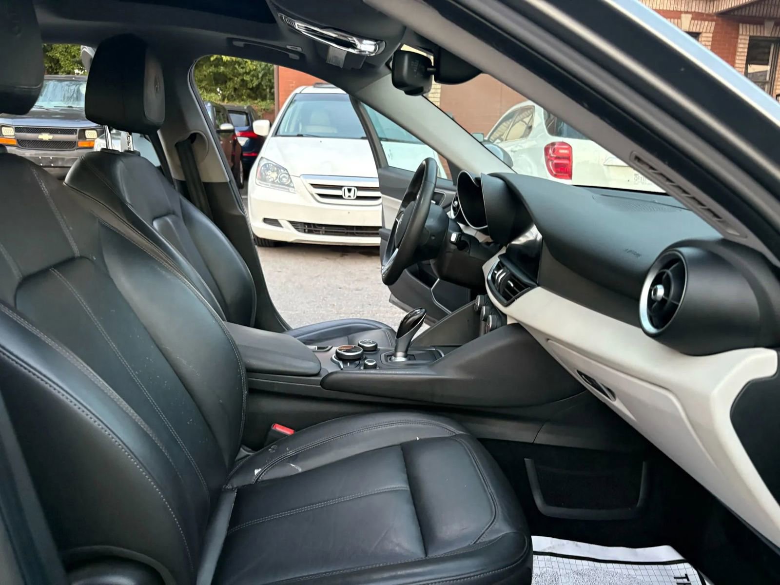 Used 2018 Alfa Romeo Giulia Ti AWD/4WD image 16