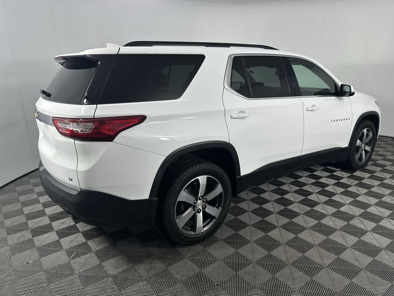Used 2019 Chevrolet Traverse LT w/ LT Premium Package AWD/4WD image 8