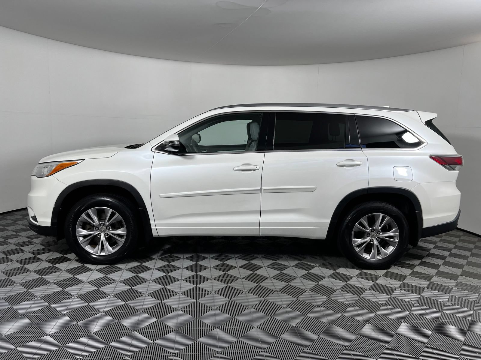 Used 2015 Toyota Highlander XLE AWD/4WD image 8