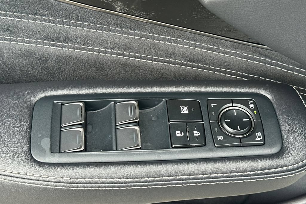 Used 2023 Lexus LS 500 w/ Accessory Package (Z1) RWD image 12