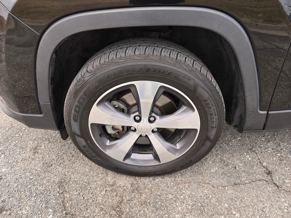 Used 2020 Jeep Cherokee Limited image 30