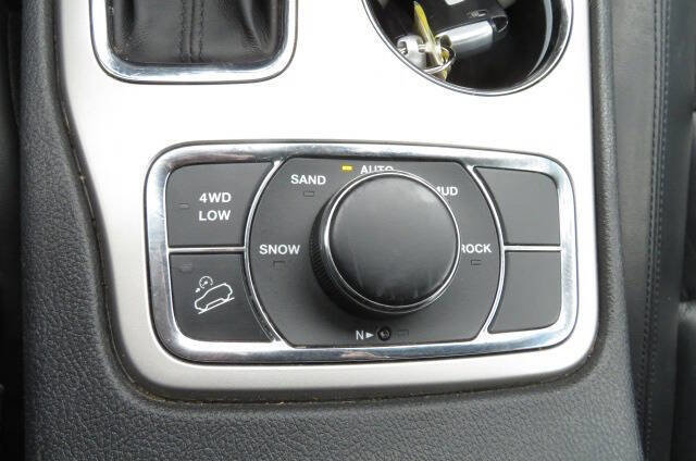 Used 2019 Jeep Grand Cherokee Limited AWD/4WD image 26