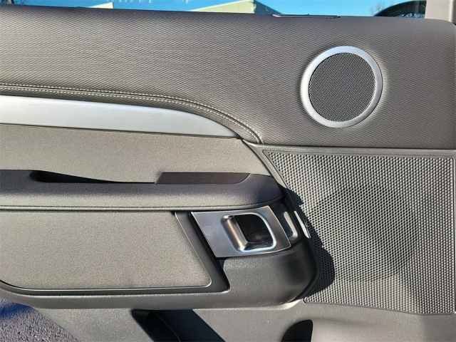 New 2025 Land Rover Discovery Dynamic SE AWD/4WD image 19