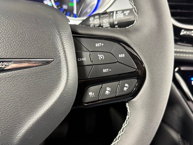 New 2026 Chrysler Pacifica Limited image 17