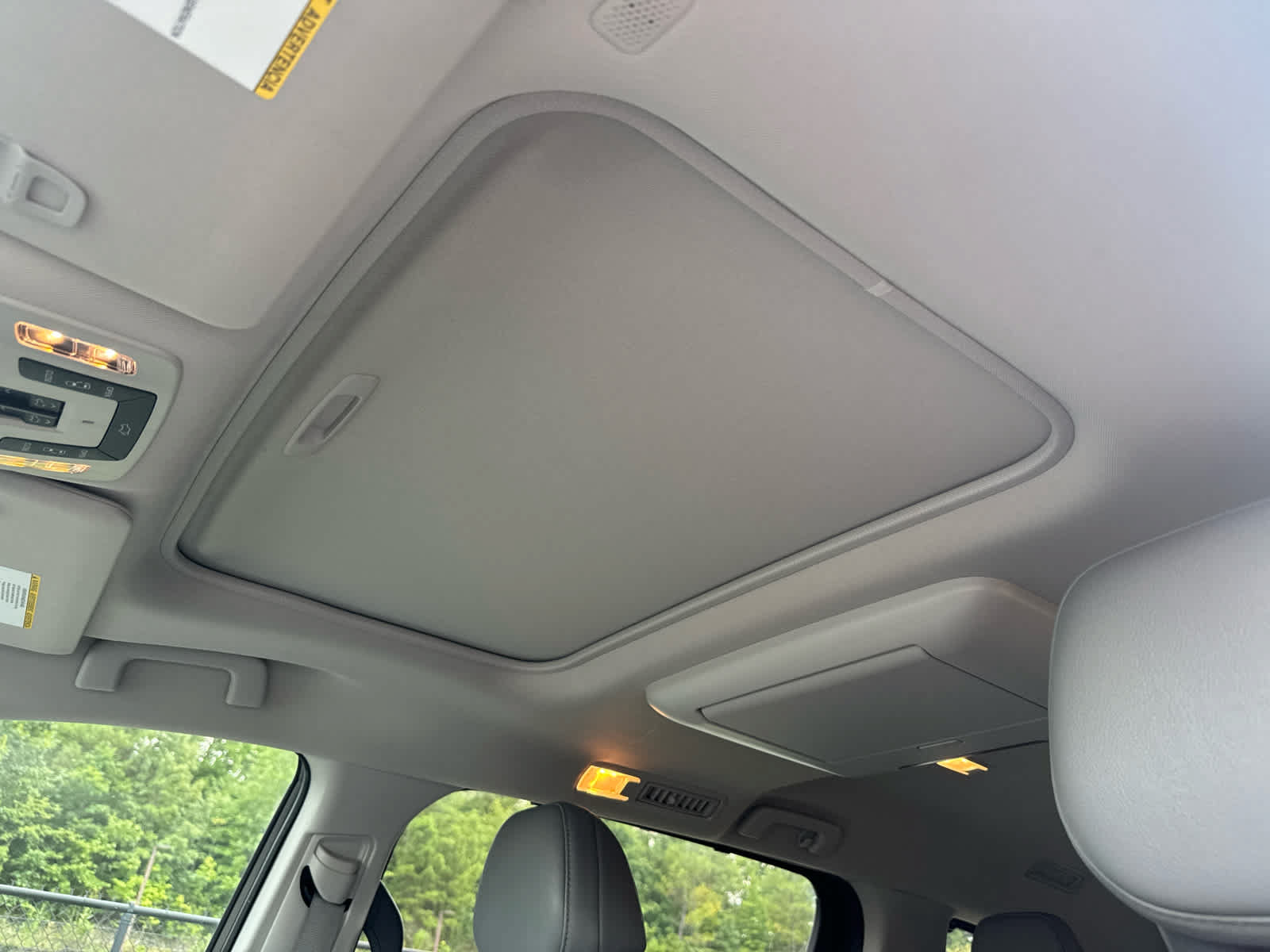 Used 2023 Toyota Sienna Limited FWD image 9