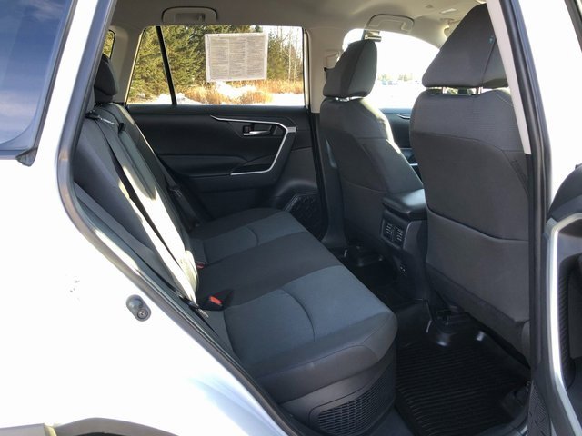 Used 2025 Toyota RAV4 XLE image 18