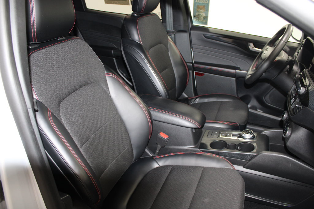 Used 2025 Ford Escape ST-Line FWD image 17