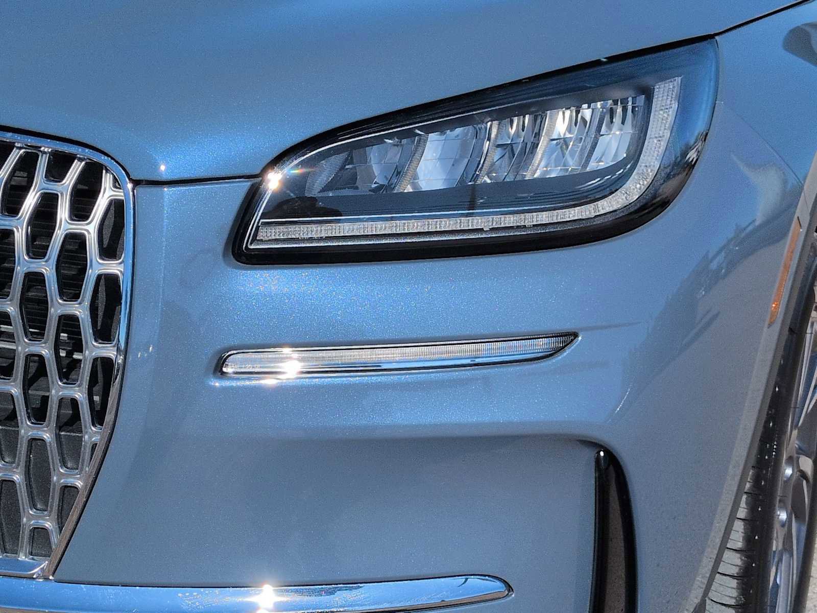 Used 2025 Lincoln Corsair FWD image 11