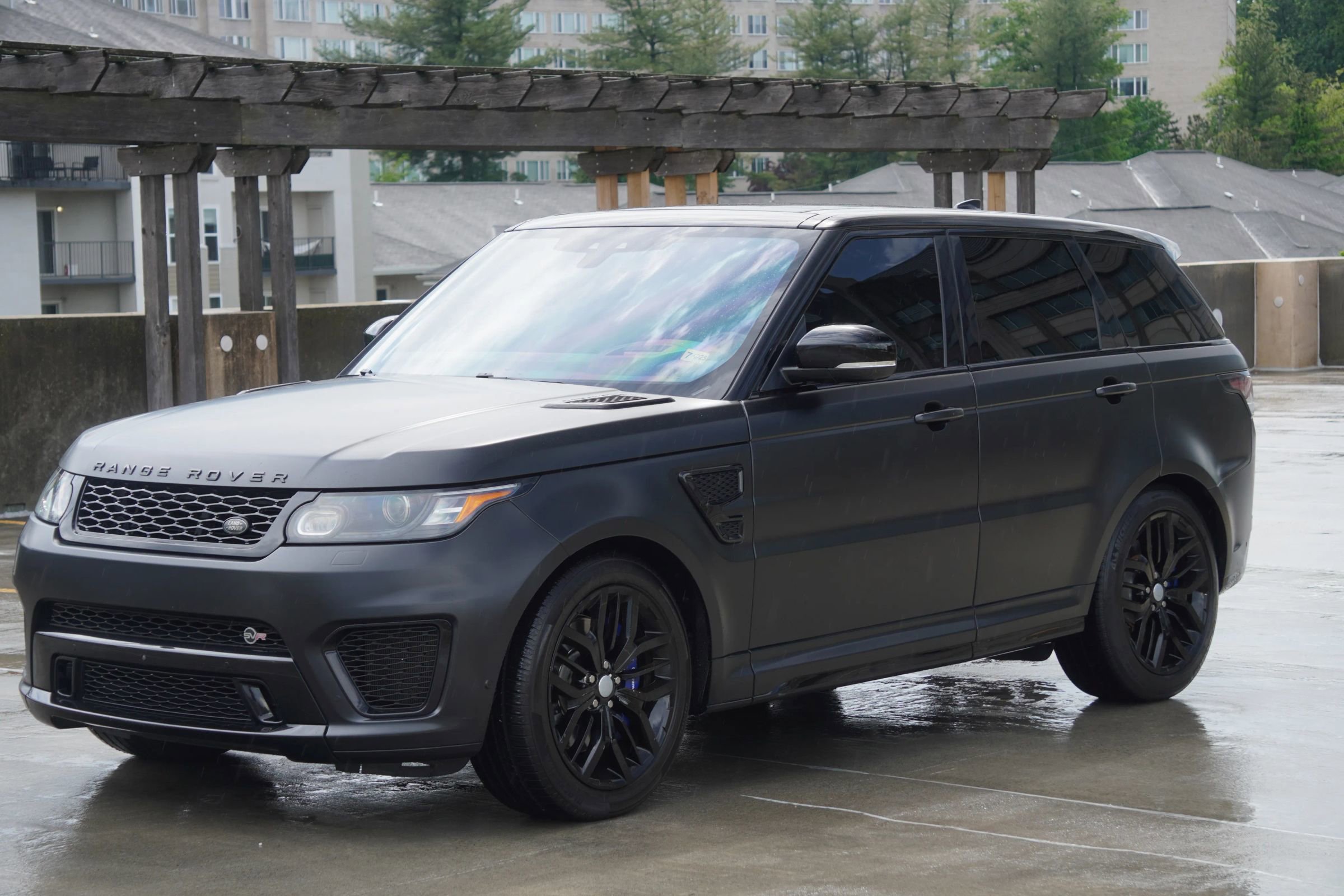 Used 2017 Land Rover Range Rover Sport SVR image 30
