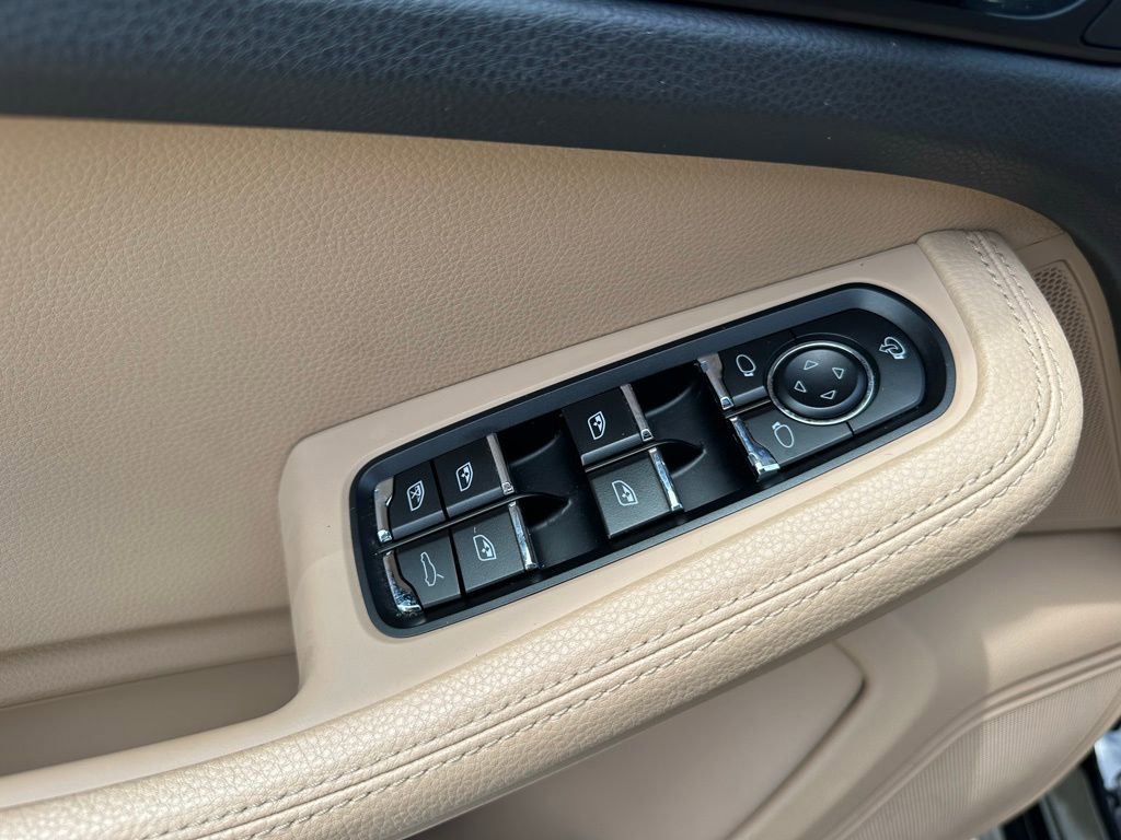 Certified 2023 Porsche Macan AWD/4WD image 21