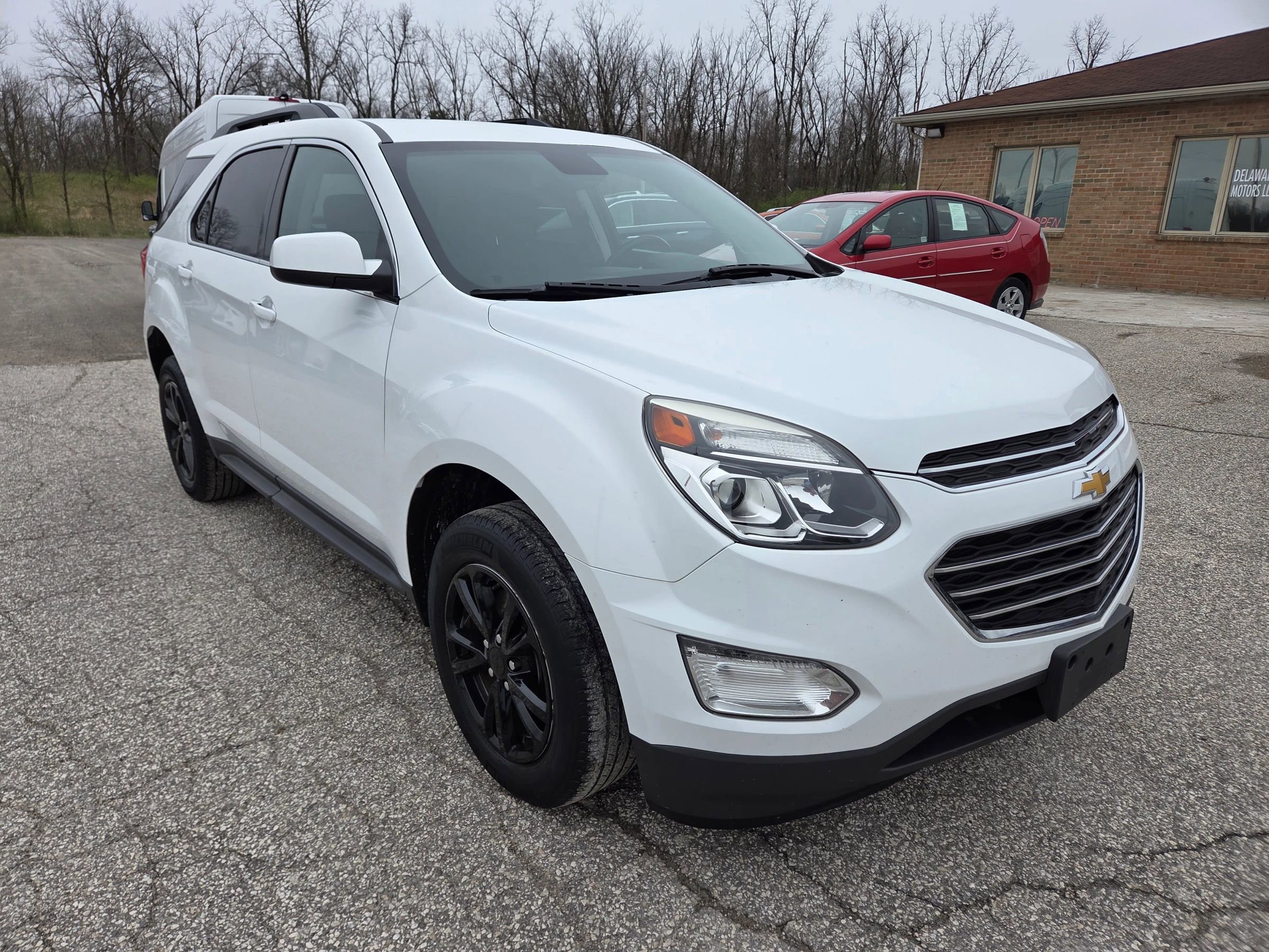Used 2017 Chevrolet Equinox LT w/ Convenience Package image 3