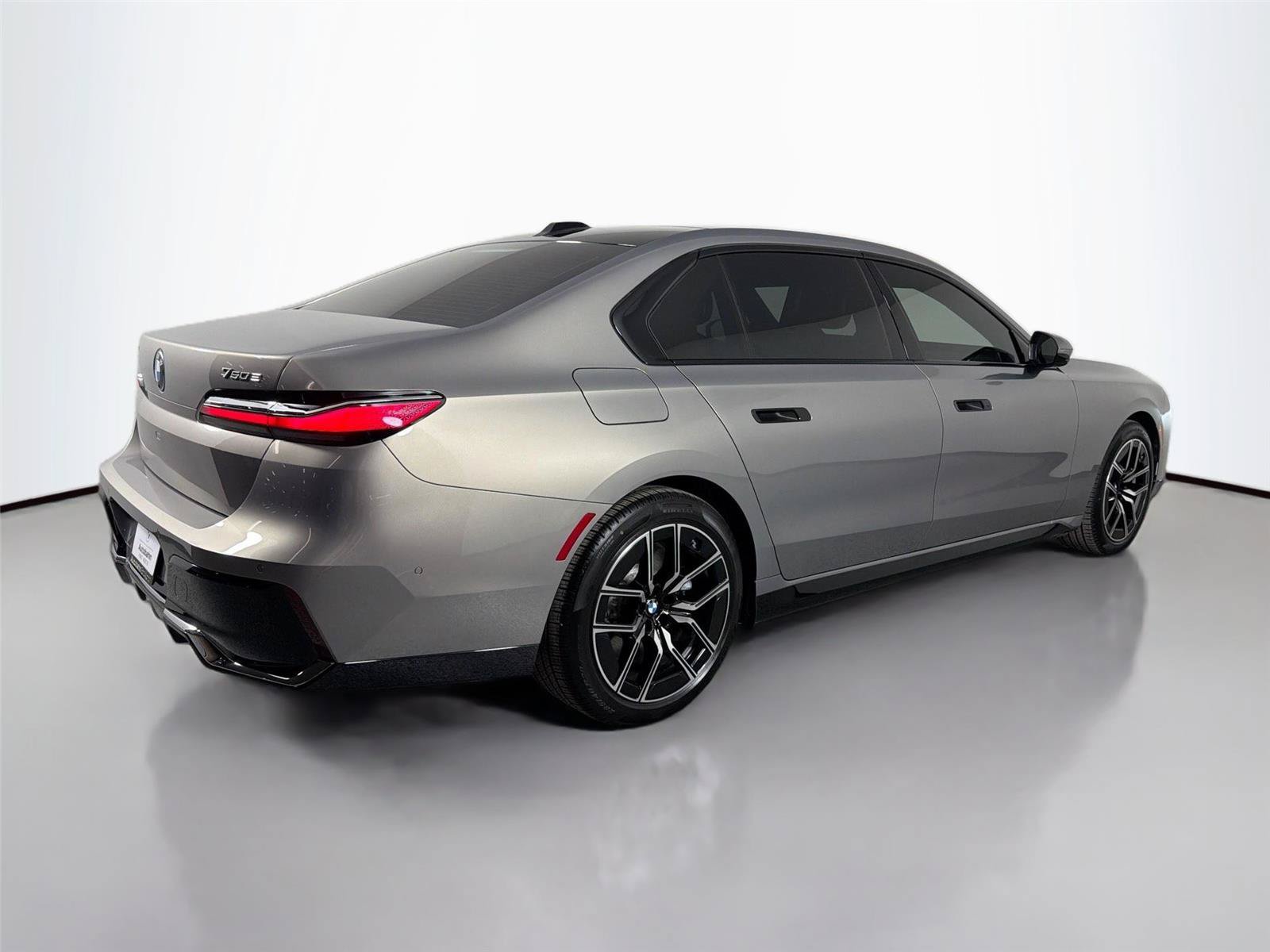 New 2026 BMW 750e xDrive AWD/4WD image 5