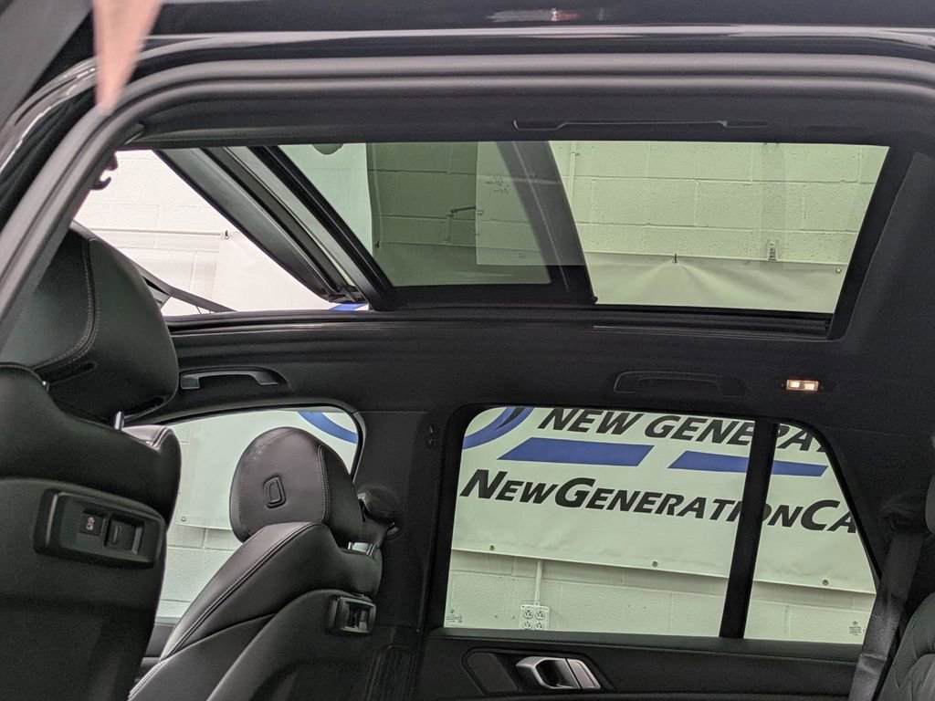 Used 2023 BMW X5 xDrive40i w/ Premium Package image 5