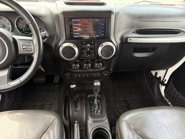 Used 2015 Jeep Wrangler Unlimited Sahara w/ Dual Top Group AWD/4WD image 19