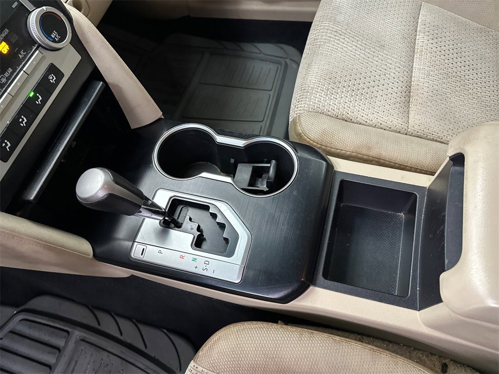 Used 2014 Toyota Camry L image 28