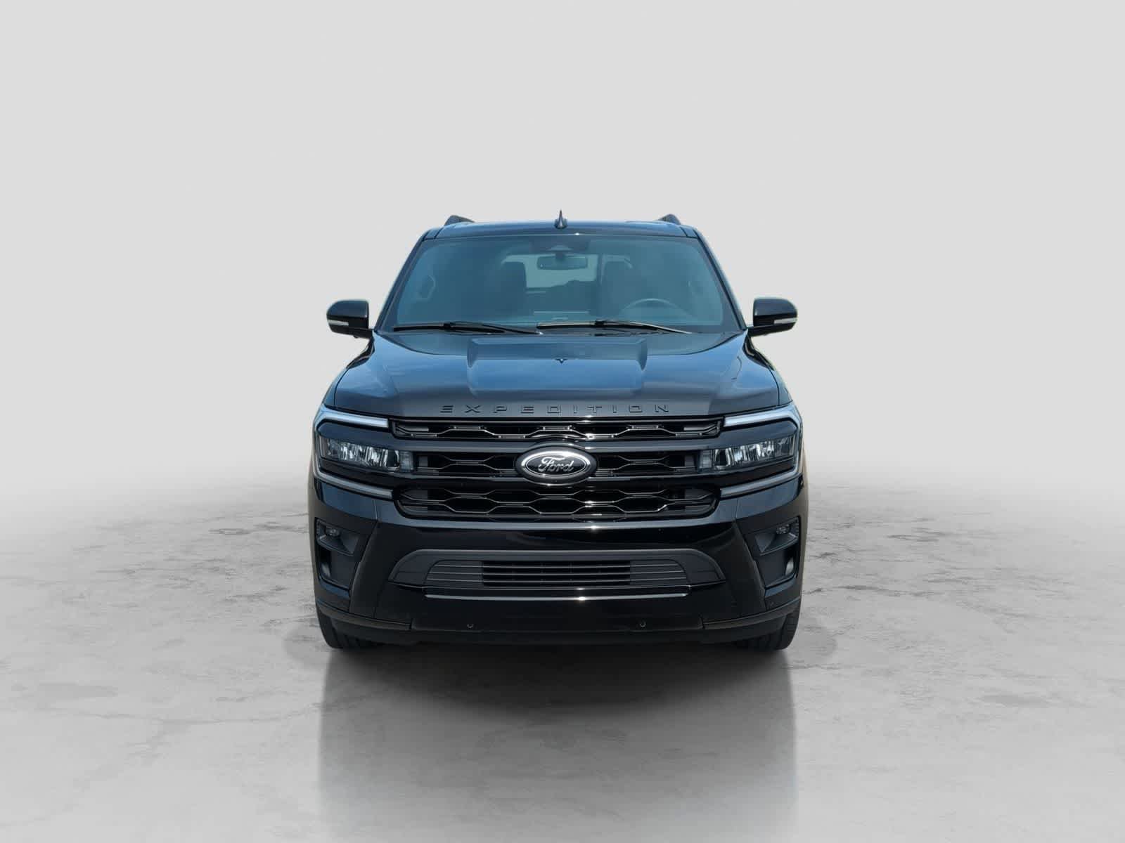 Used 2024 Ford Expedition Limited AWD/4WD image 3